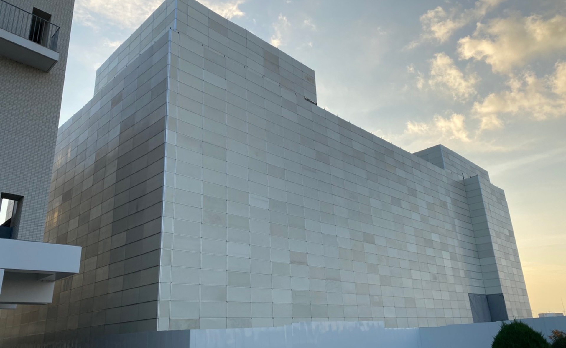 三重県、愛知県、岐阜県で低層・中層・高層建築の仮設足場工事なら夏川組にお任せください。